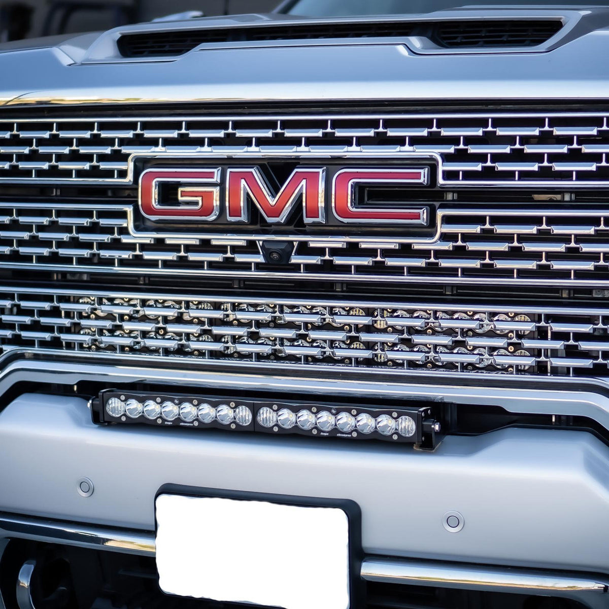 Baja Designs Dual S8 30" Behind-the-Grille Light Bar Kit - GMC Sierra 2500HD / 3500HD 2020-2023